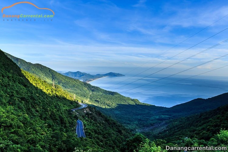 Discover the beauty of Hai Van Pass
