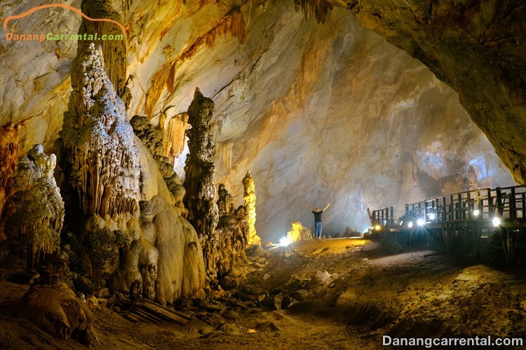 Visiting 7km inside the Thien Duong Cave