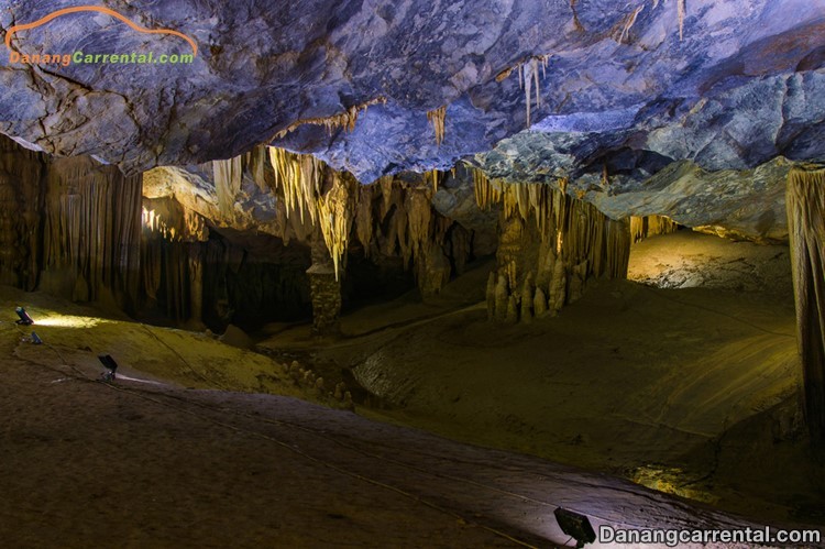 Direction the way to Thien Duong Cave